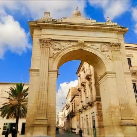 Casa Landolina Noto Apartment Luaran gambar
