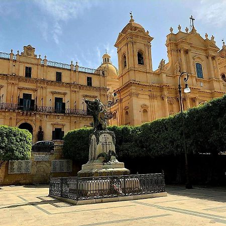 Casa Landolina Noto Apartment Luaran gambar